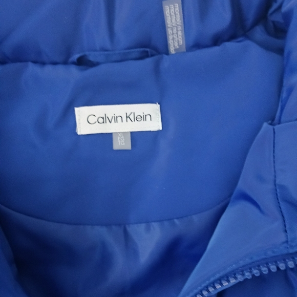 Calvin Klein - Picture 5 of 7